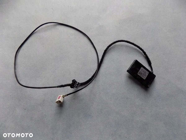 DW MERCEDES SLK 200 R172 ANTENA GPS A1729057400