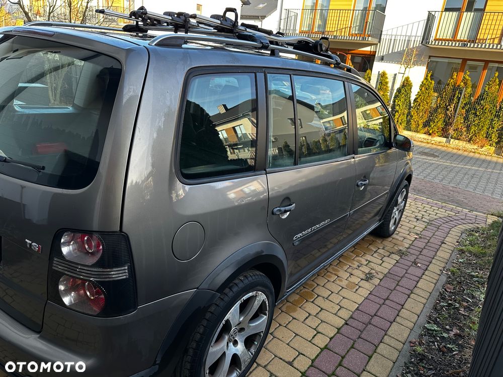 Volkswagen Touran 1.4 TSI Cross - 6