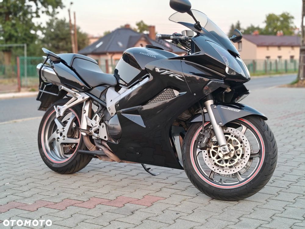 Honda VFR - 2