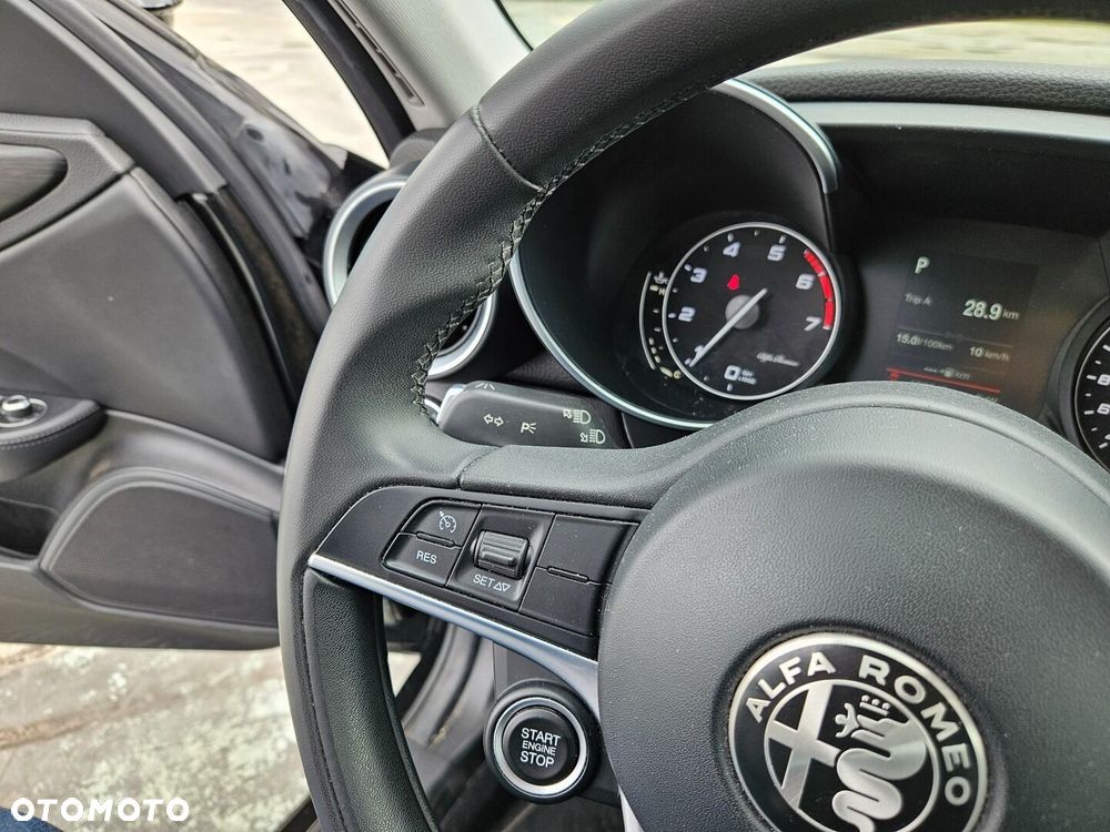 Alfa Romeo Giulia 2.0 Turbo - 19