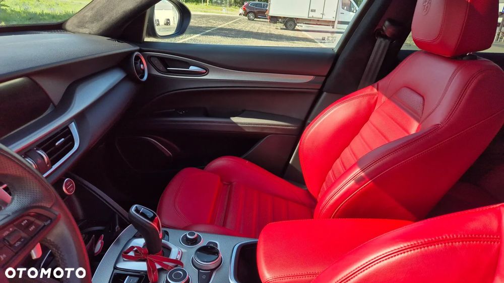 Alfa Romeo Stelvio 2.0 Turbo 16V AT8-Q4 Veloce - 19