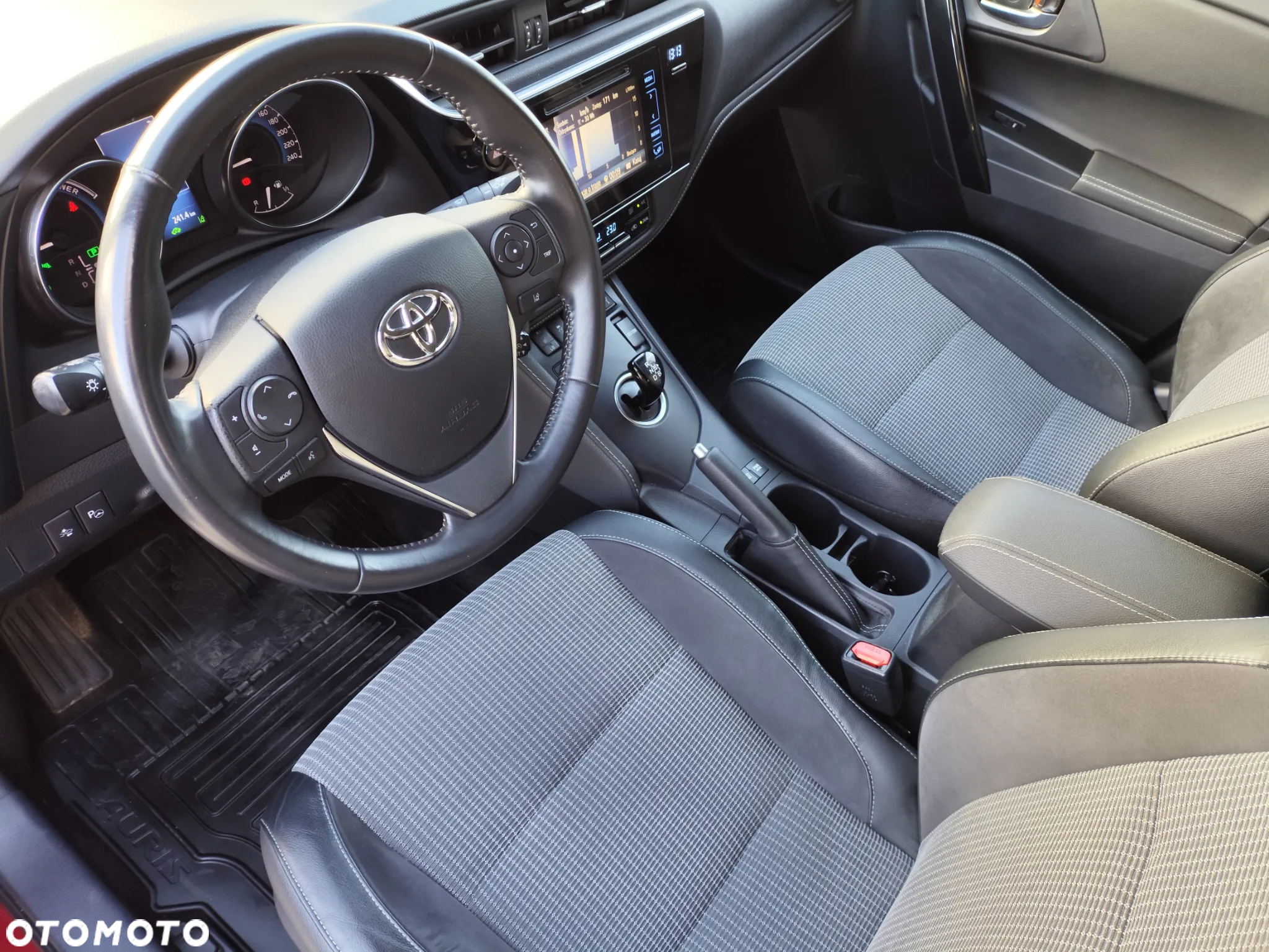 Toyota Auris Hybrid 135 Prestige - 9