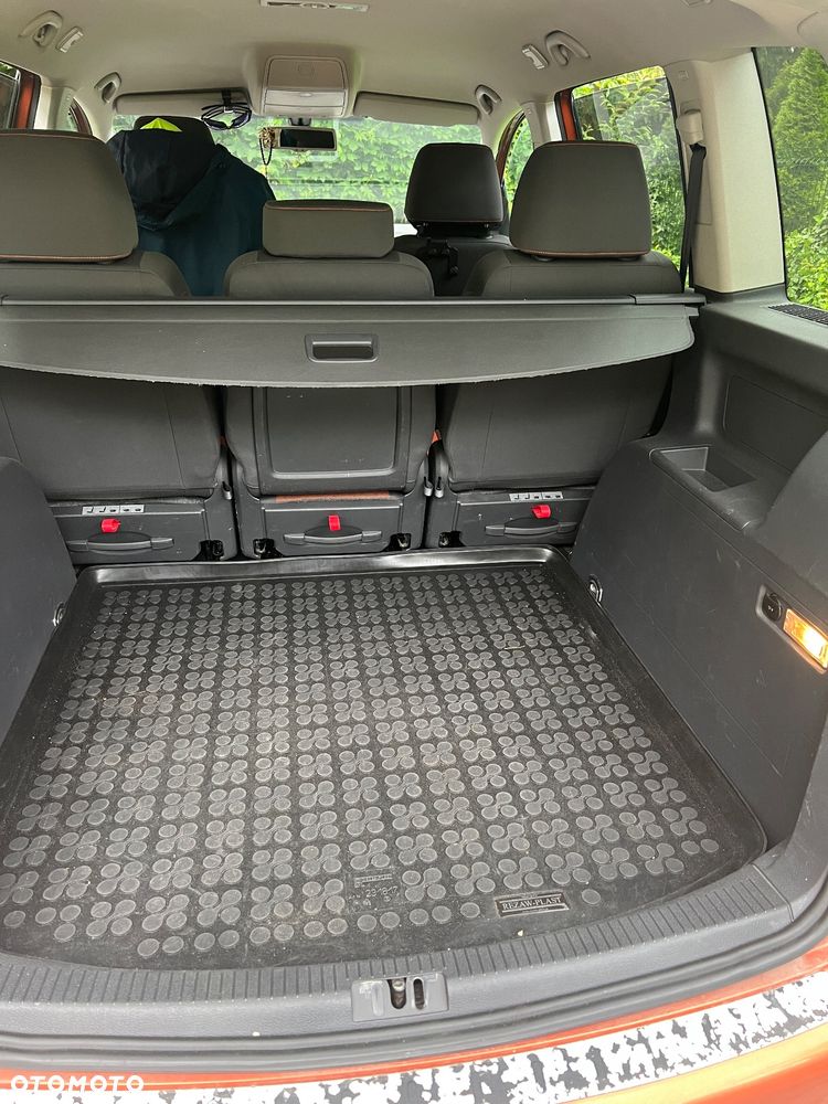 Volkswagen Touran 1.9 TDI DPF Cross DSG - 2