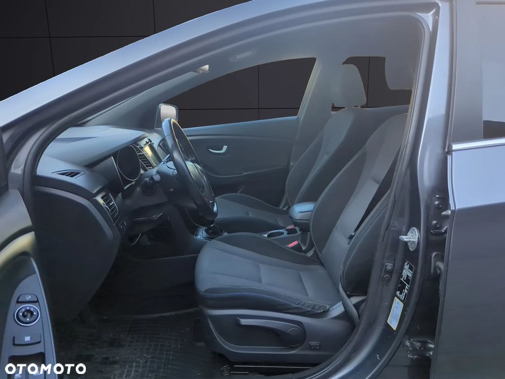 Hyundai i30 1.6 D Premiere Style - 9