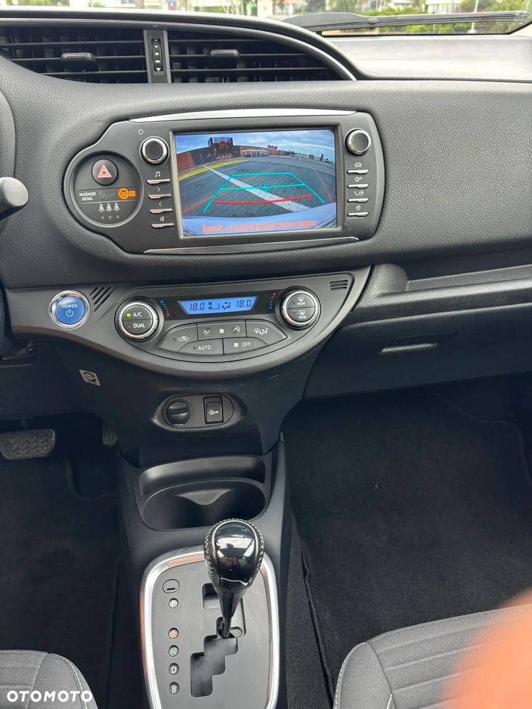 Toyota Yaris Hybrid 100 Active EU6 - 23