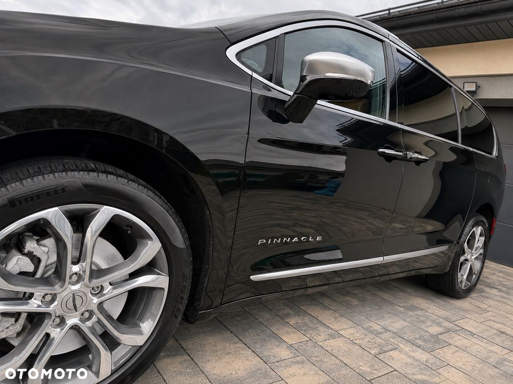 Chrysler Pacifica - 5