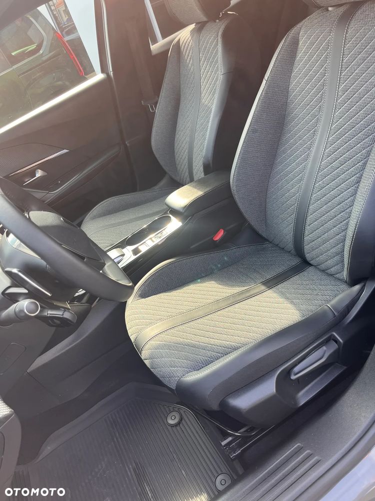 Peugeot 2008 1.2 PureTech Allure S&S EAT8 - 11