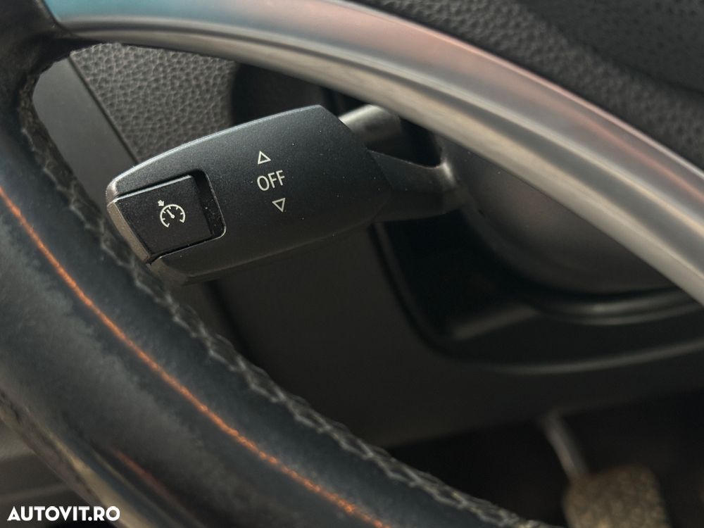 BMW Seria 3 318d DPF Touring Edition Exclusive - 13