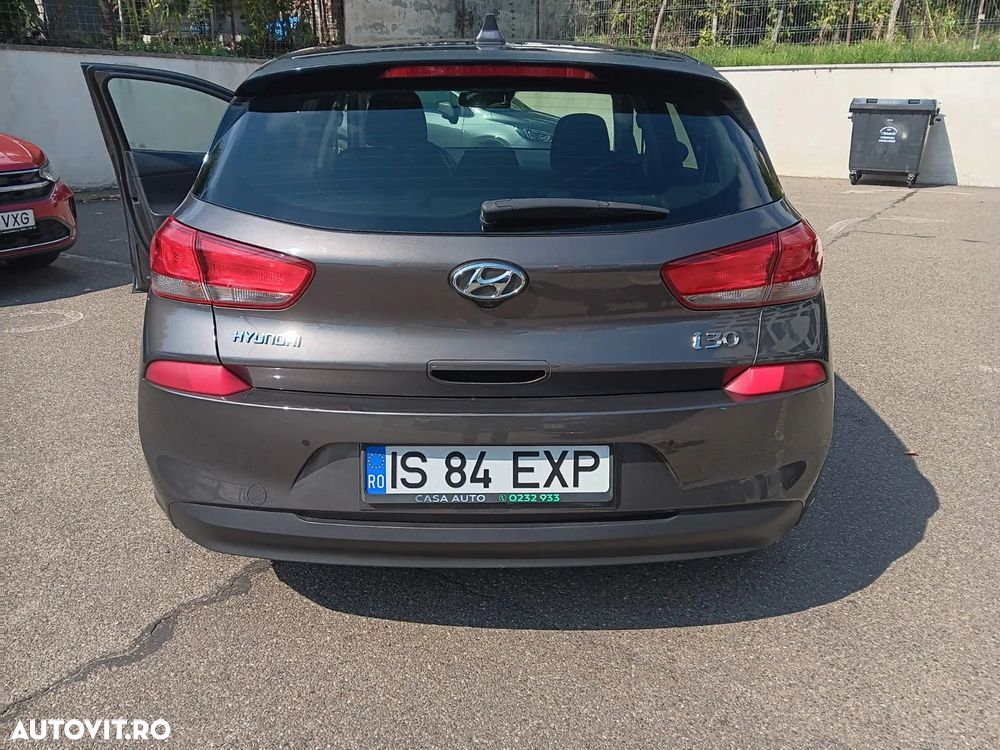 Hyundai i30 1.4 100CP 5DR M/T Classic - 4