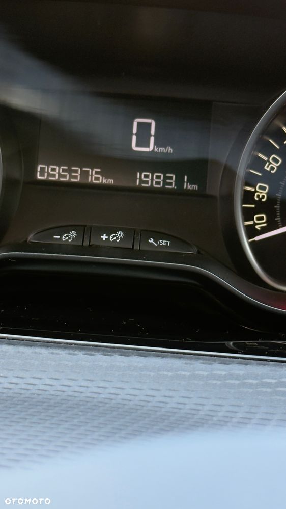 Peugeot 208 - 14