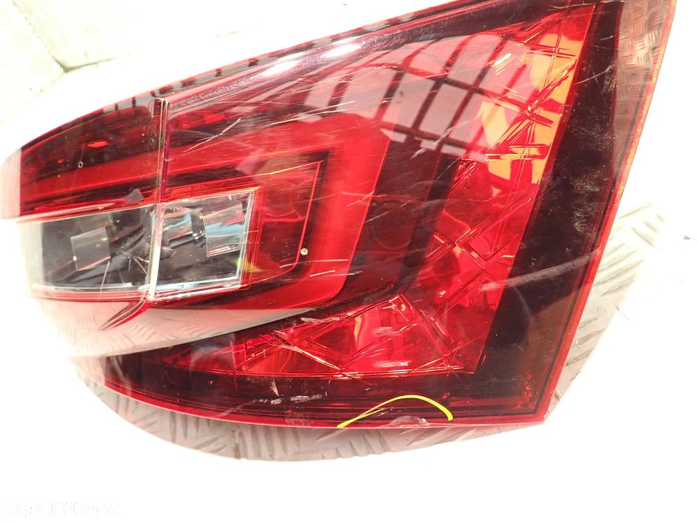 LAMPA PRAWY TYŁ SKODA SUPERB III 3V9945208 DO LEKKIEJ POLERKI - 3