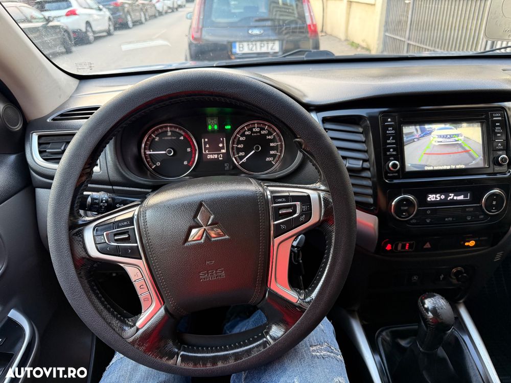 Mitsubishi L200 Double Cab M/T Invite - 11