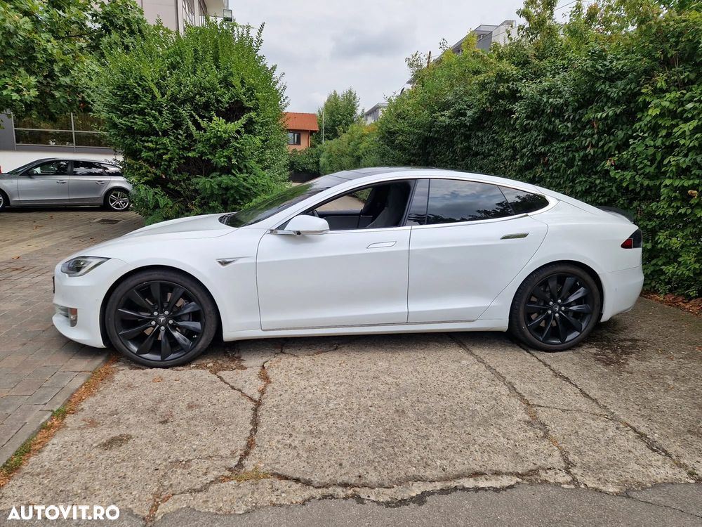 Tesla Model S - 4