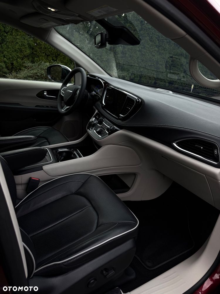 Chrysler Pacifica - 14