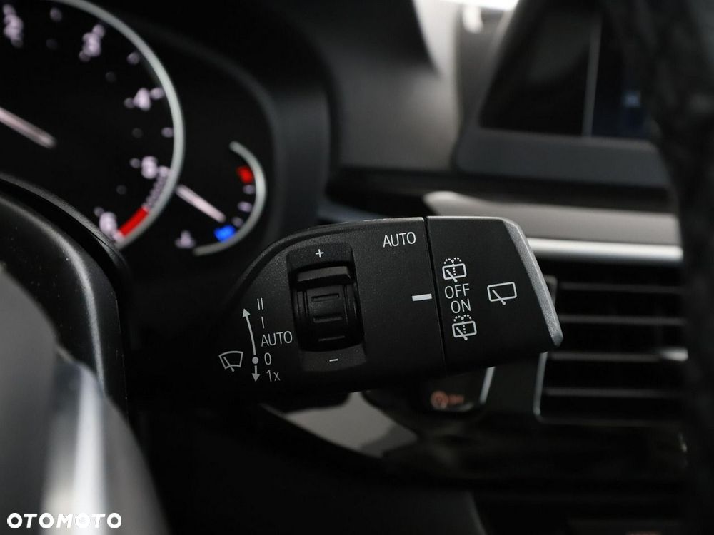 BMW Seria 5 520d Sport Line - 35