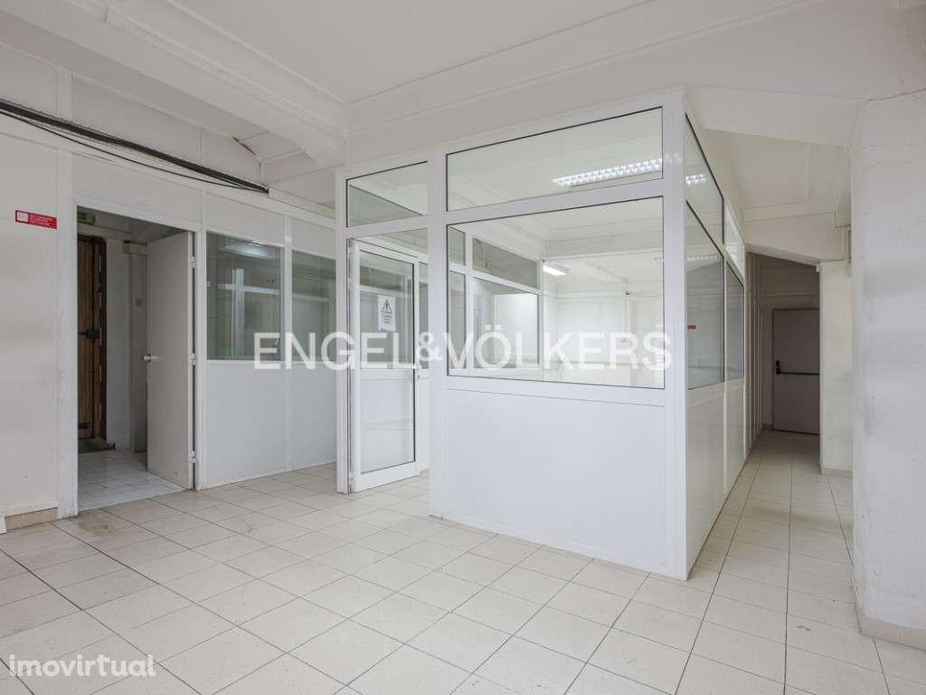 Amplo Espaço Comercial em Alvalade - Grande imagem: 3/27