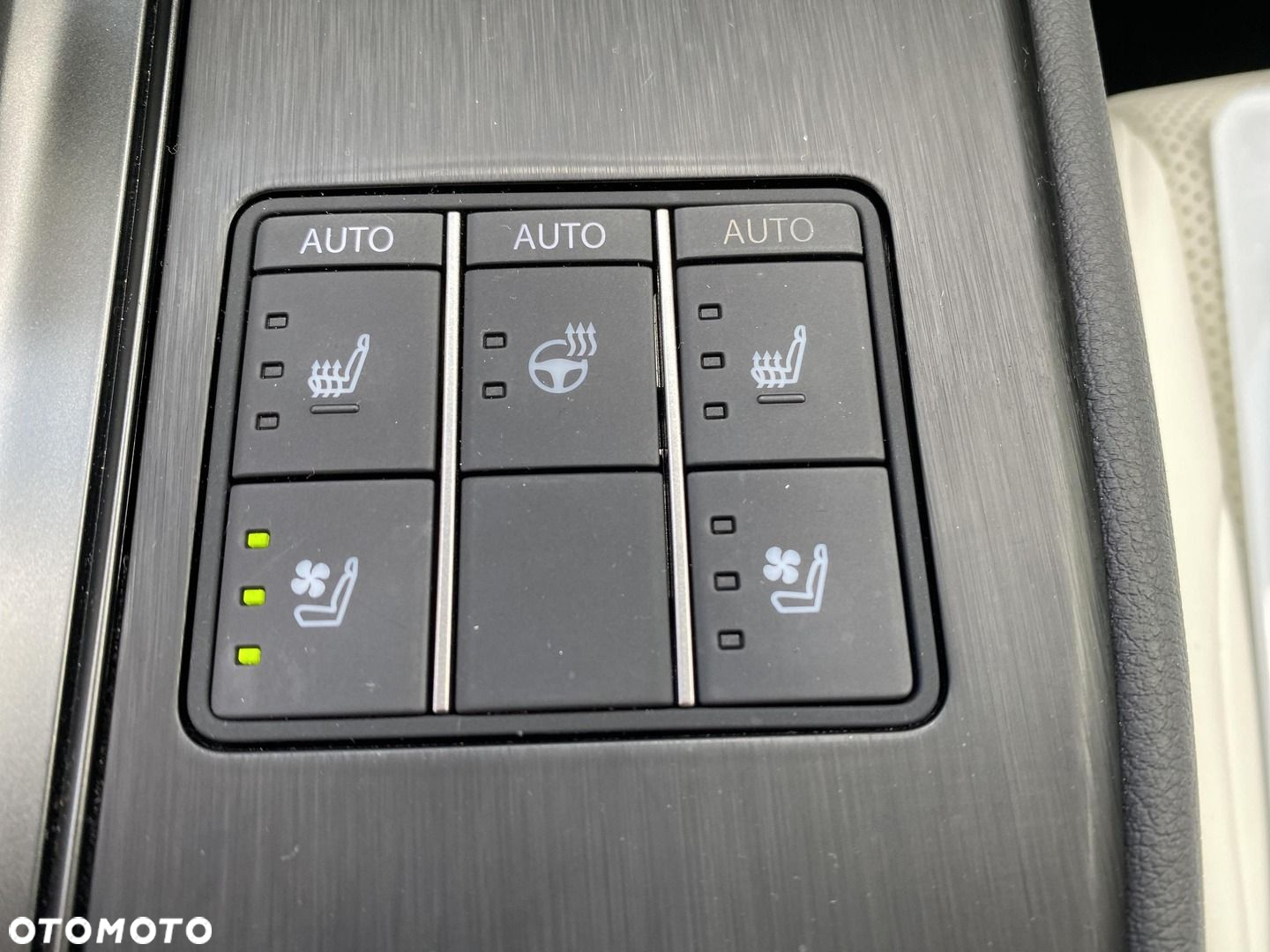 Lexus UX 300h F Sport - 21