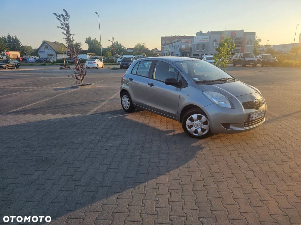 Toyota Yaris 1.3 Luna A/C - 3