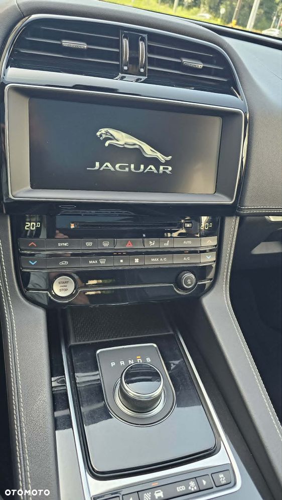 Jaguar F-Pace 2.0 i4P AWD R-Sport - 13