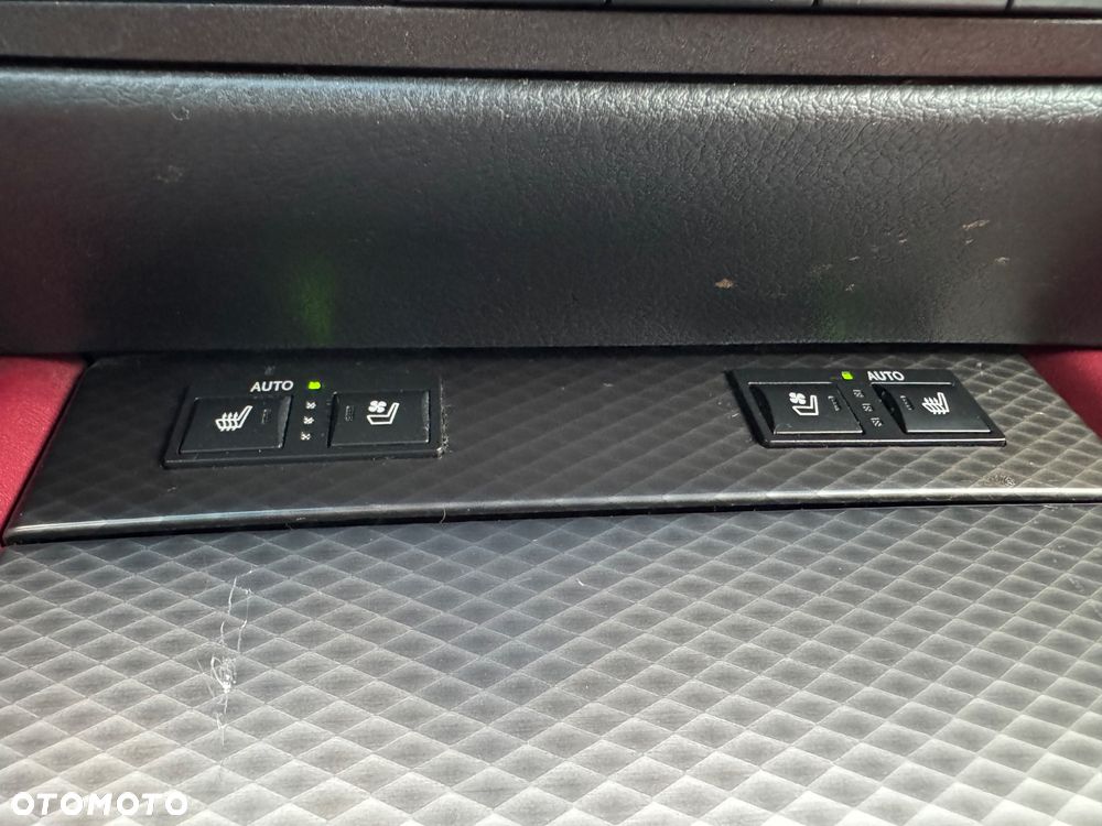 Lexus GS 200t / 300 F Sport - 16