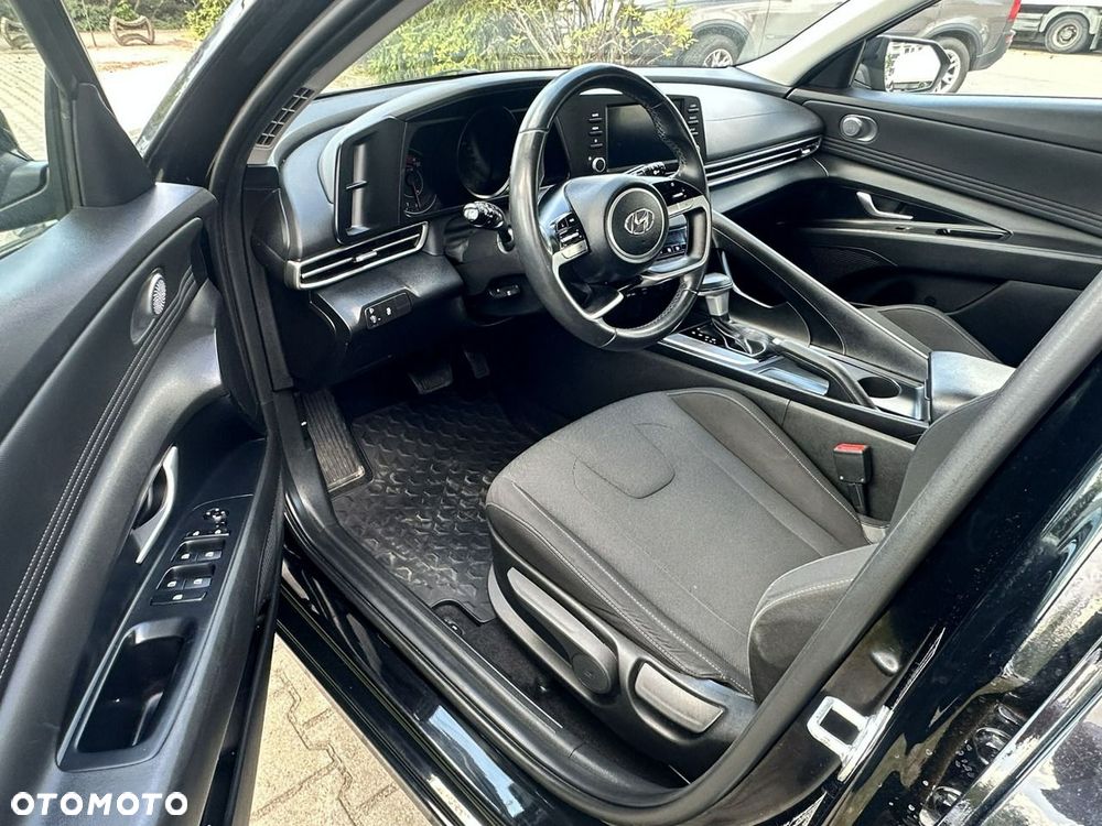 Hyundai Elantra - 15