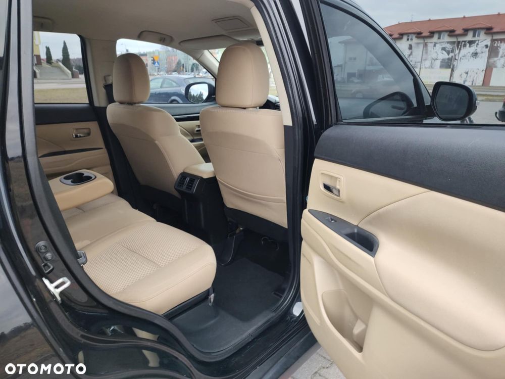 Mitsubishi Outlander - 4