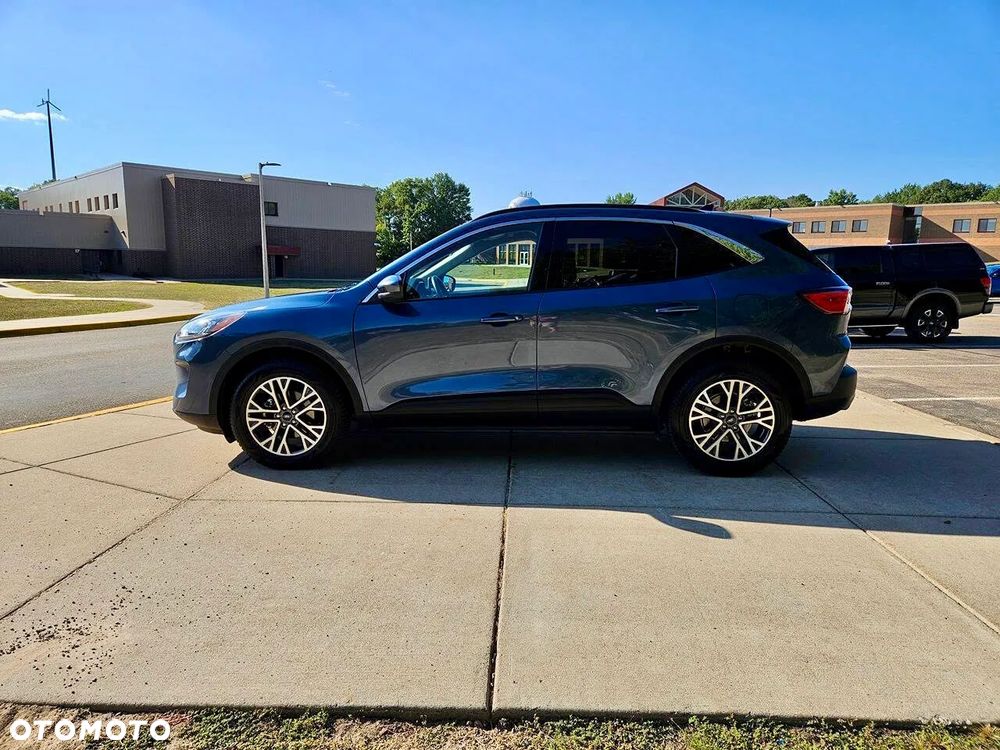 Ford Escape 2.0 EcoBoost AWD Titanium - 9