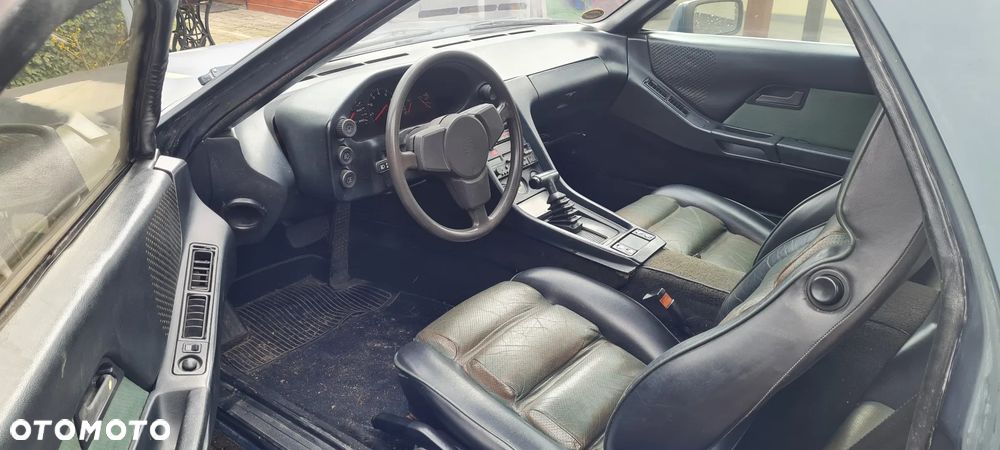 Porsche 928 - 4