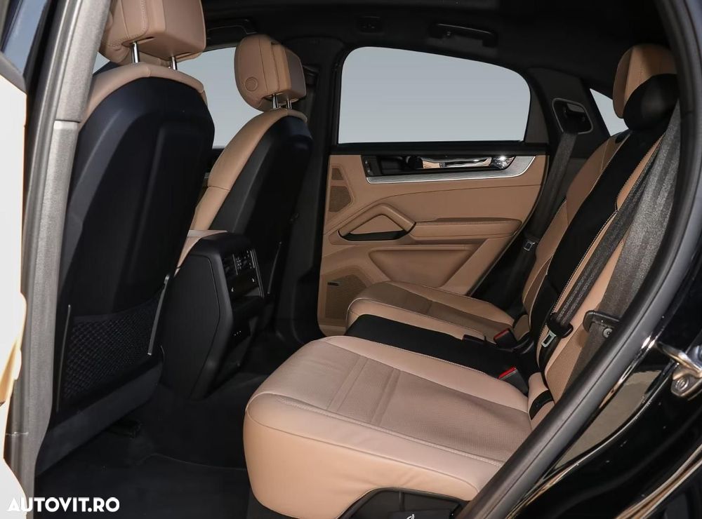 Porsche Cayenne Coupe E-Hybrid - 11