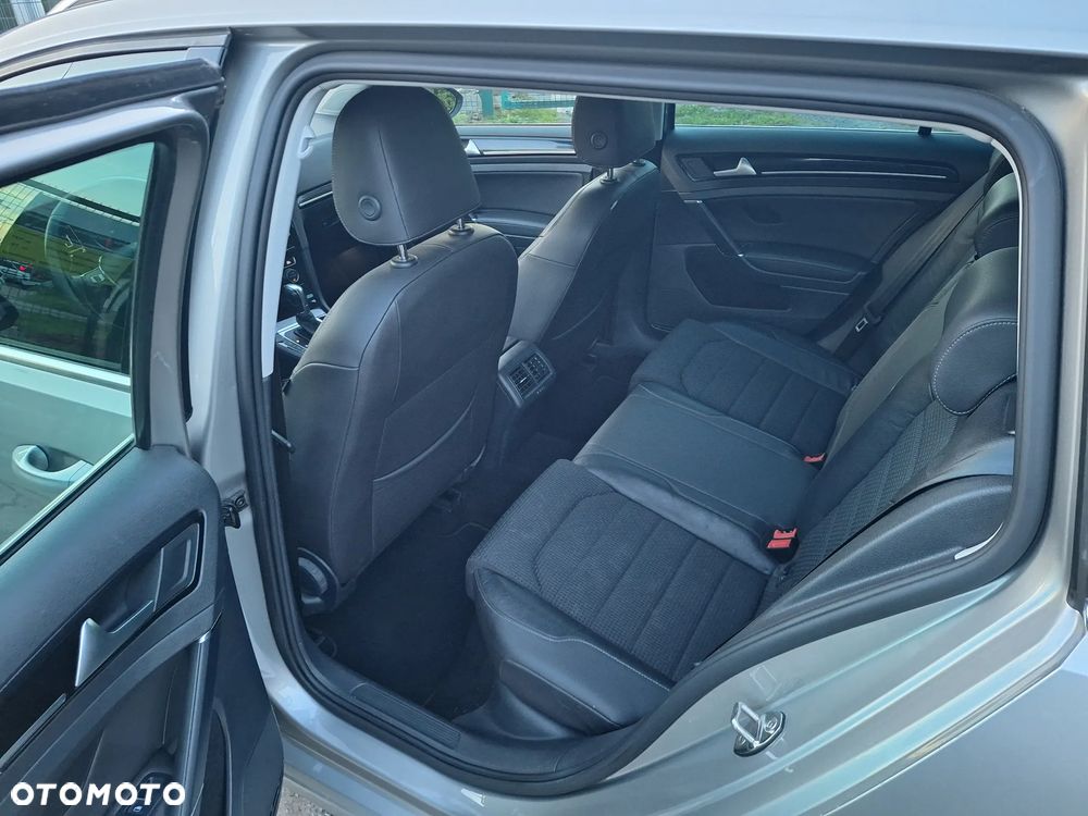 Volkswagen Golf - 28