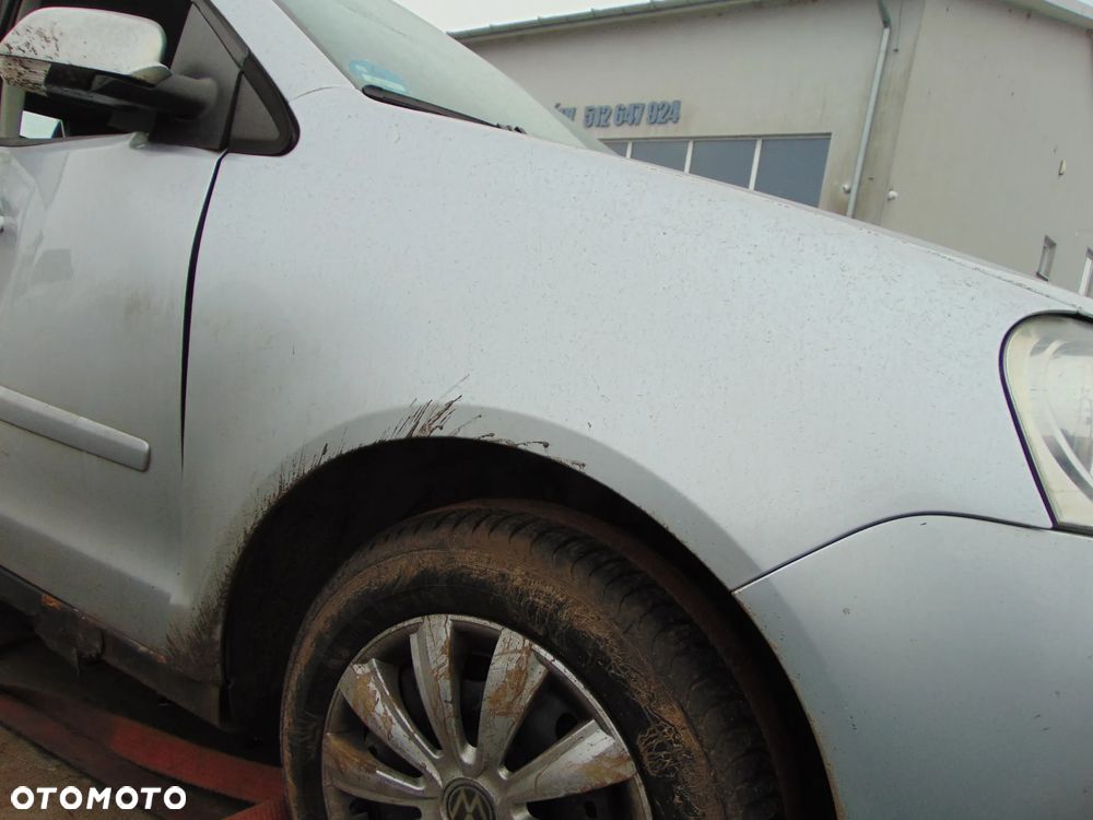 BŁOTNIK PRAWY PRZÓD PRZEDNI VW POLO IV  9N2 9N LIFT LA7W - 1