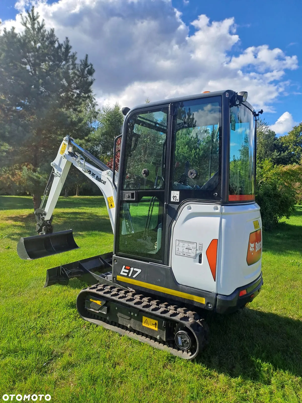 Bobcat E17 - 11