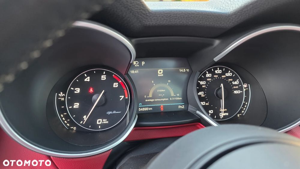 Alfa Romeo Stelvio 2.0 Turbo 16V AT8-Q4 Ti - 9