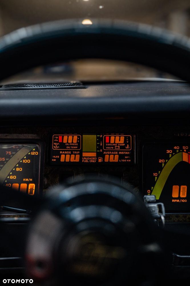 Chevrolet Corvette - 12