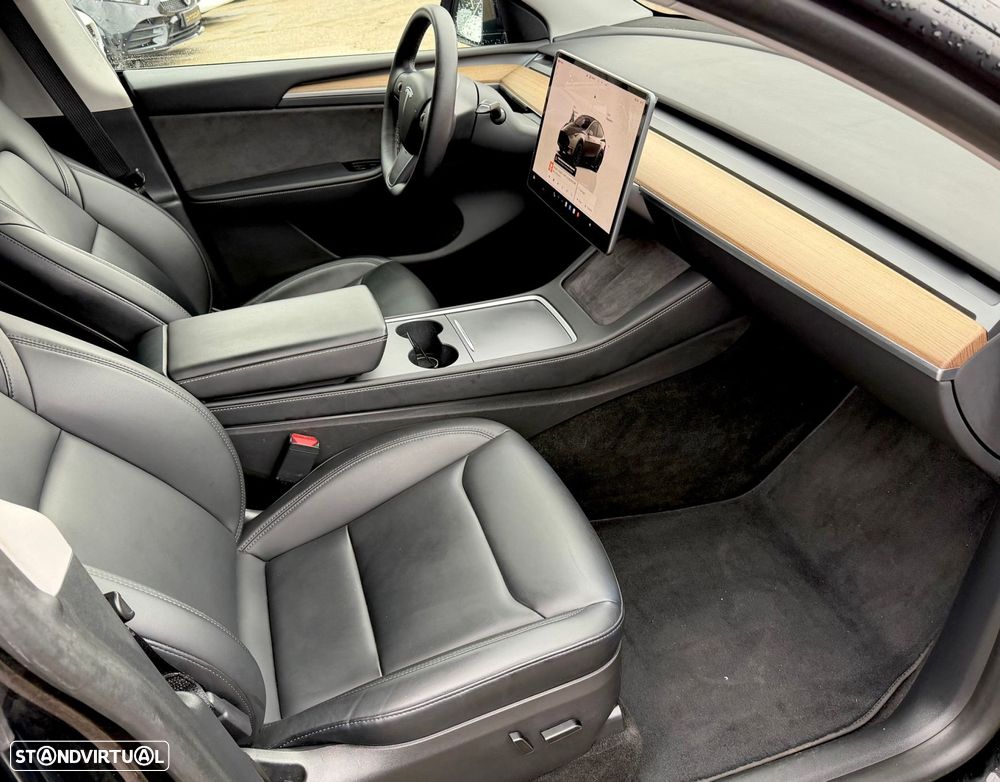 Tesla Model Y Performance Dual Motor AWD - 13