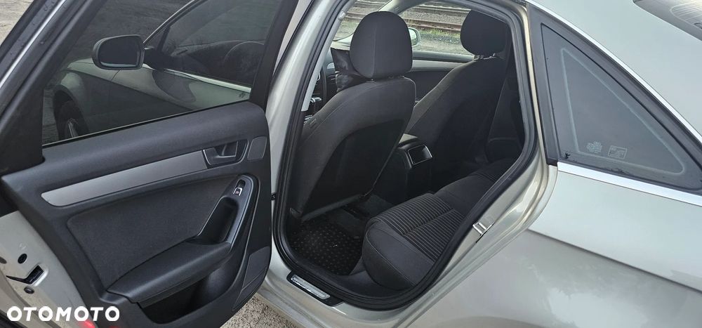 Audi A4 Limousine 2.0 TDI DPF multitronic Ambiente - 9