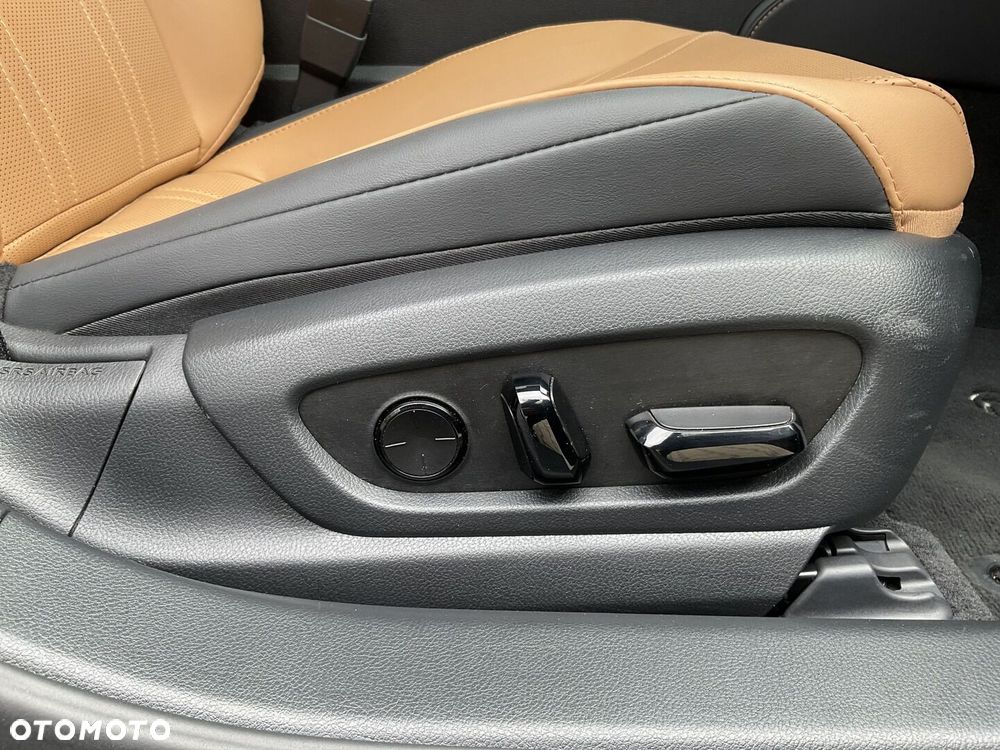 Lexus ES 300h Omotenashi - 13