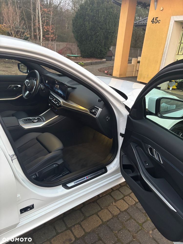 BMW Seria 3 330i xDrive - 18