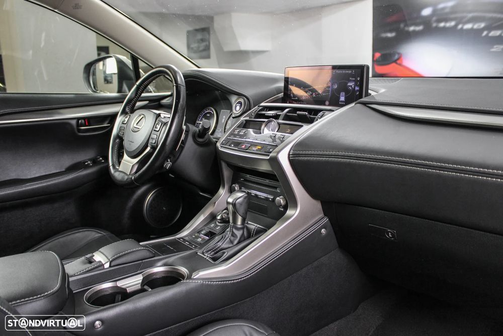 Lexus NX 300h Executive+ - 28