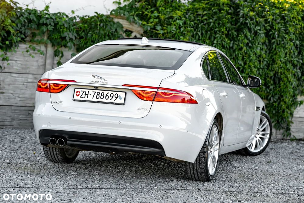 Jaguar XF 20d Prestige - 10