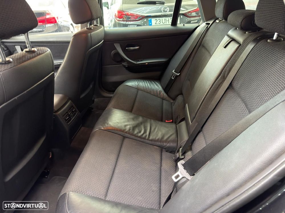 BMW 318 d Pack M - 27