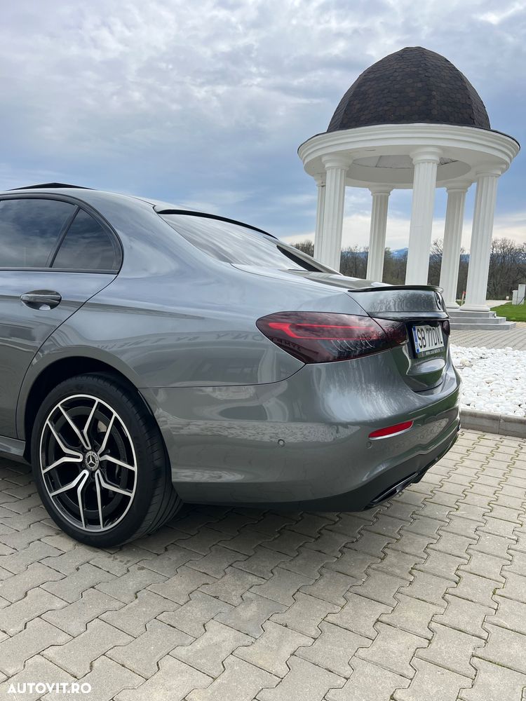 Mercedes-Benz E 300 4MATIC Aut. - 24