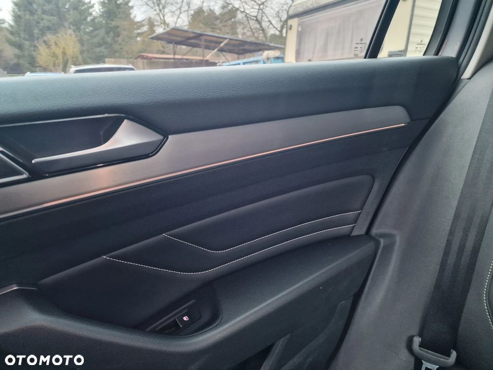 Volkswagen Passat 2.0 TDI SCR DSG Business - 18