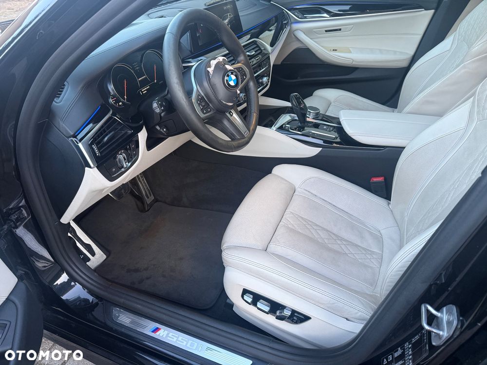 BMW Seria 5 M550i xDrive - 21