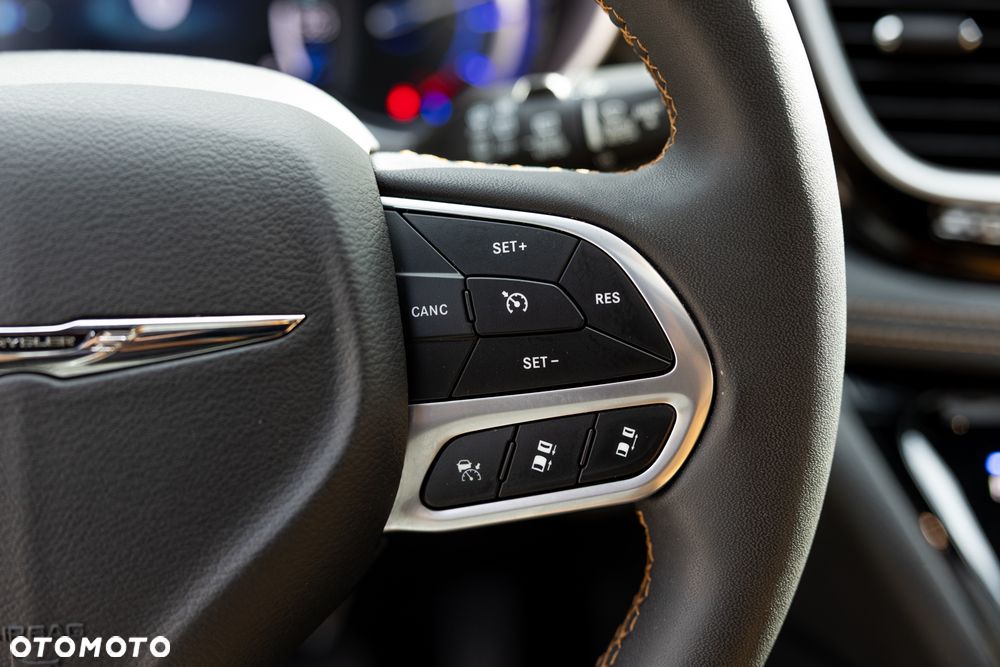 Chrysler Pacifica - 31