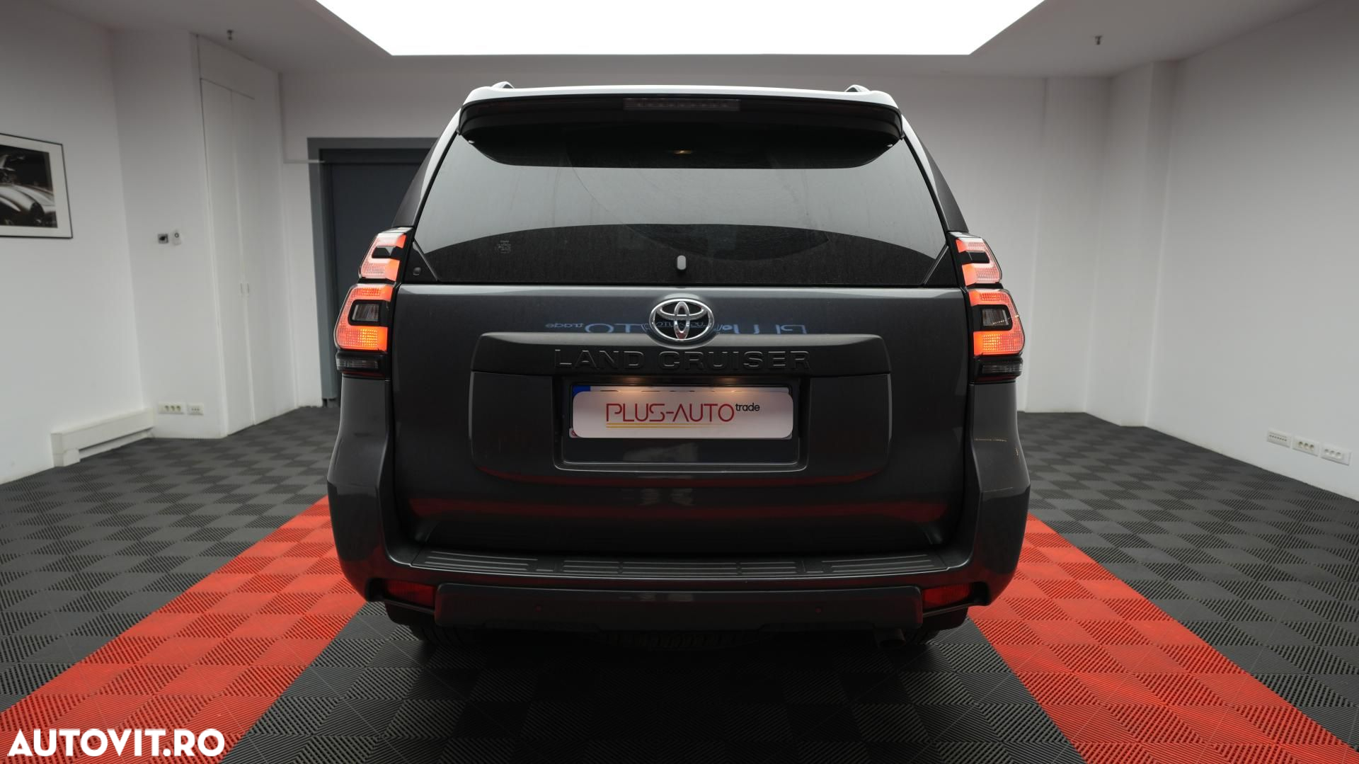 Toyota Land Cruiser - 16