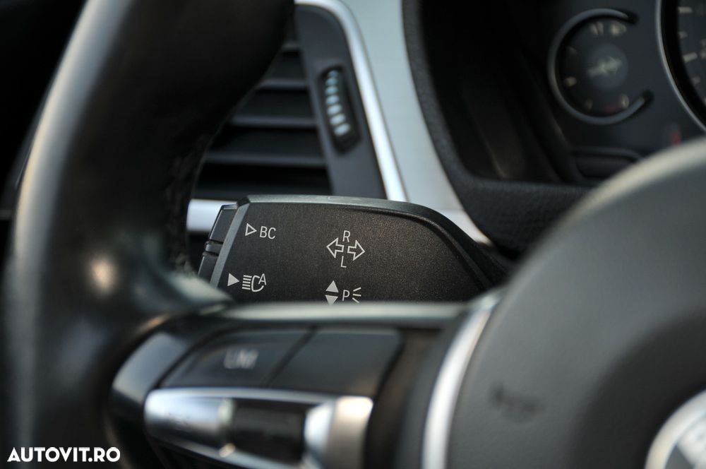 BMW Seria 3 318d Aut. M Sport - 28
