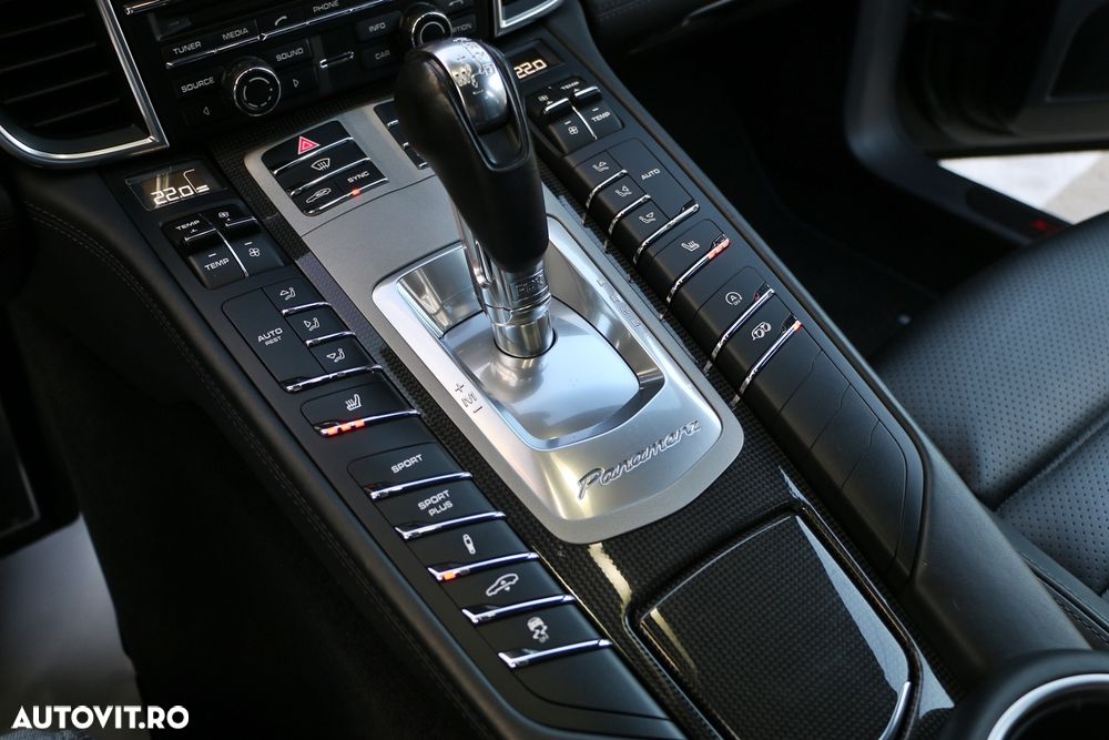 Porsche Panamera 4.8 PDK GTS - 24