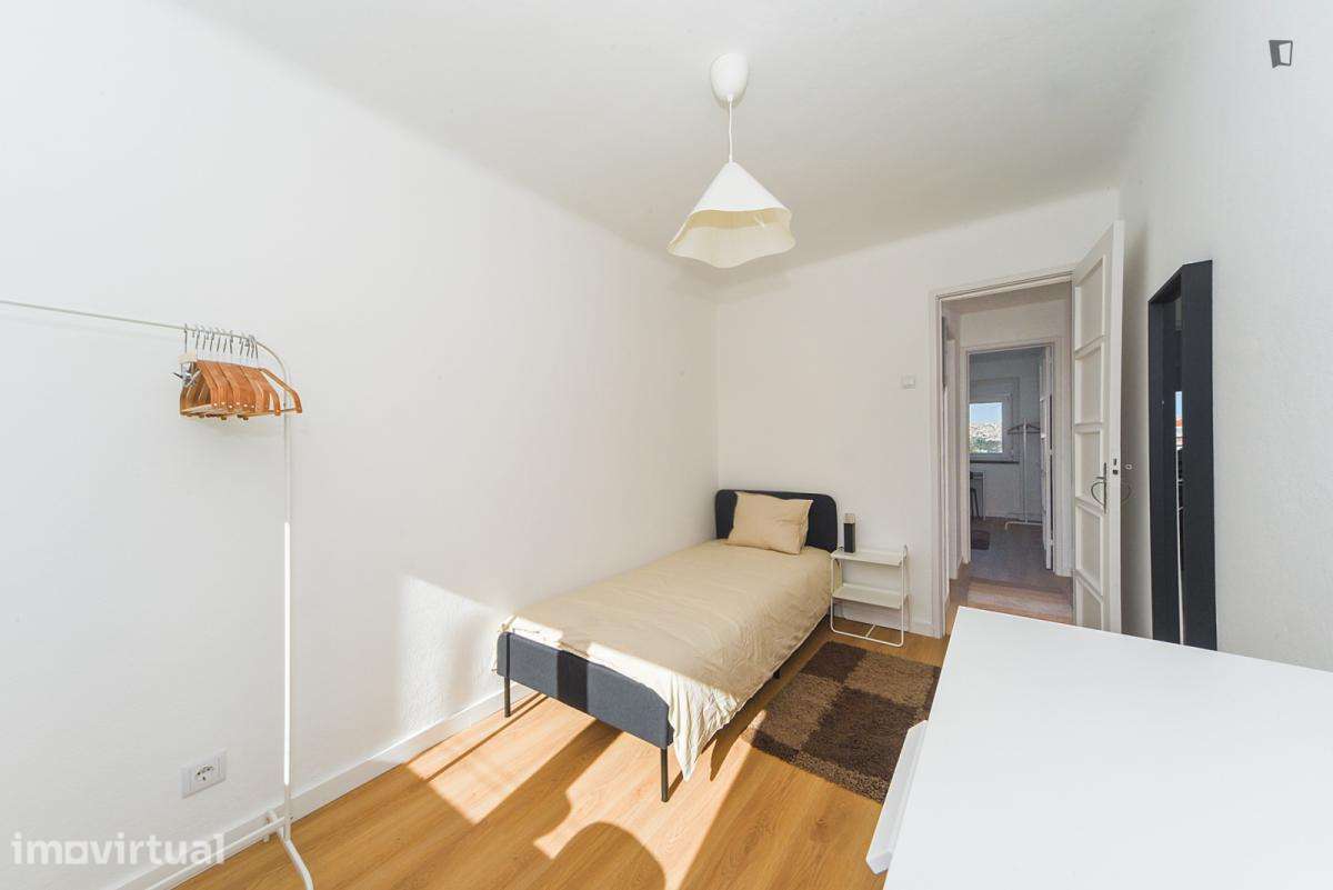 Quarto - localizado em Benfica Lisbon - Grande imagem: 2/21