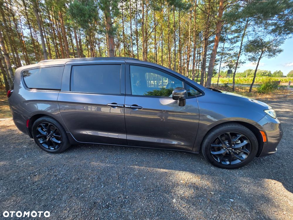 Chrysler Pacifica - 8